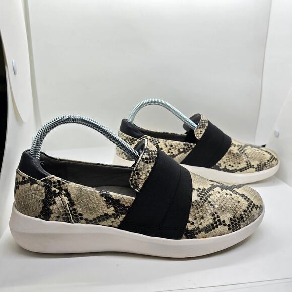 Clarks Kayleigh River Loafers-Snake Skin design-Women's 8.5‎ - Picture 5 of 8